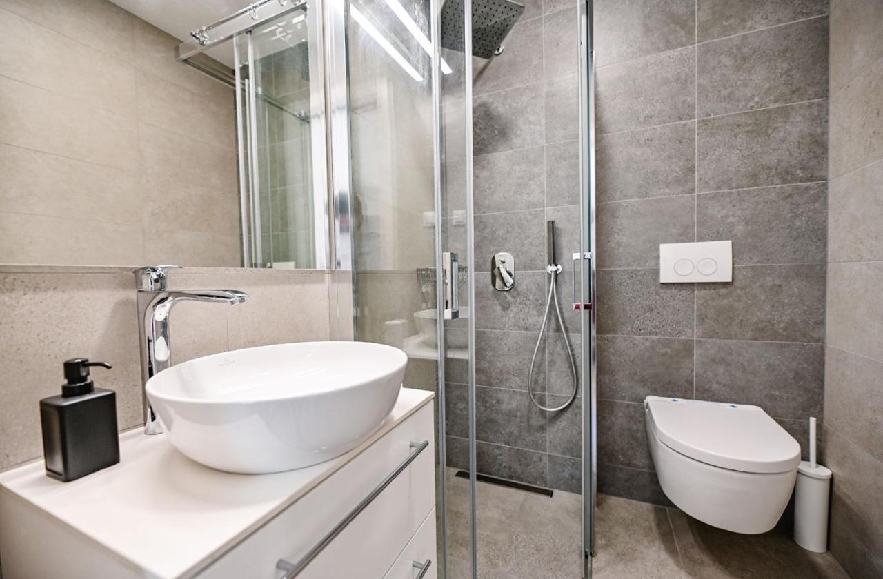 Apartment Flori With Sea View Малинска Екстериор снимка