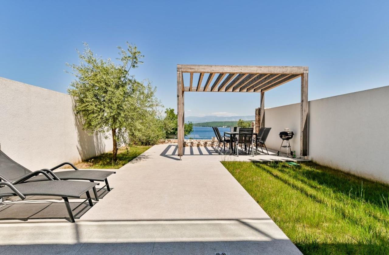 Apartment Flori With Sea View Малинска Екстериор снимка
